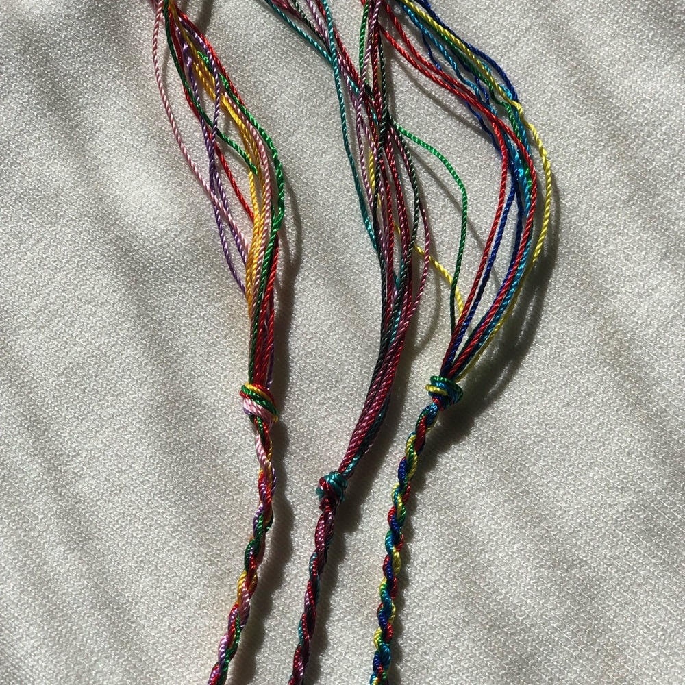 Three string bracelets - Picture 4 of 4